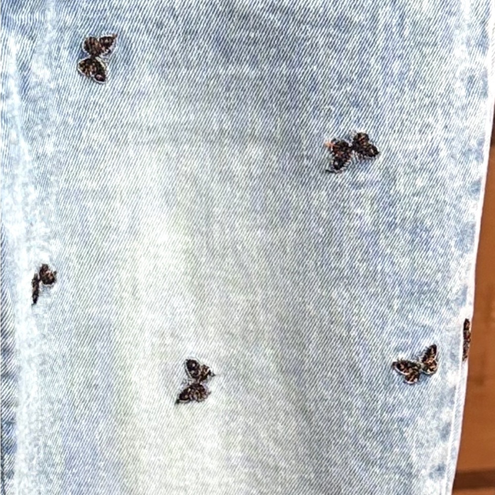 Light Wash Butterfly Embroidered Distressed Jeans - Picture 2 of 13